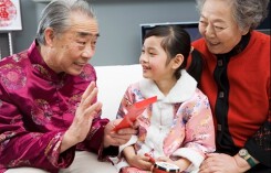 Các mẹ bỉm sữa hào hứng chia sẻ kinh nghiệm chi tiền mừng tuổi chỉ hết 1 triệu