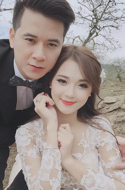 chang trai tim duoc vo qua buc anh co gai dan toc la mat ben suoi