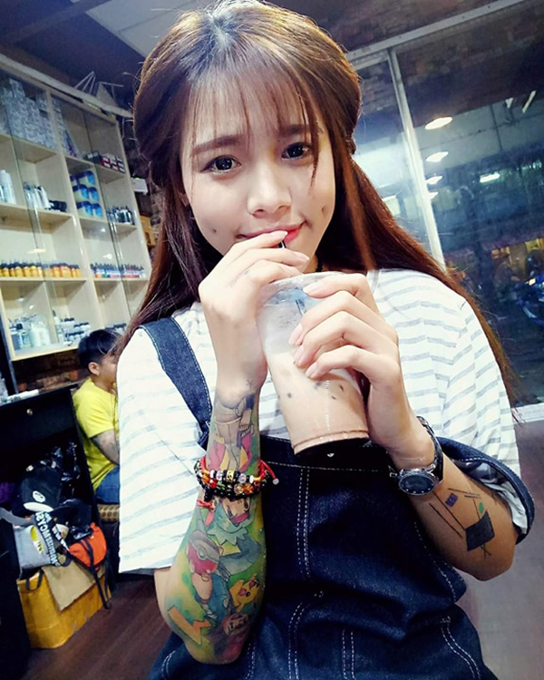 Gia đình từ mặt, hàng xóm dị nghị, cô gái vẫn quyết một mình tự kiếm tiền đi học xăm gia dinh tu mat hang xom di nghi co gai van quyet mot minh tu kiem tien di hoc xam