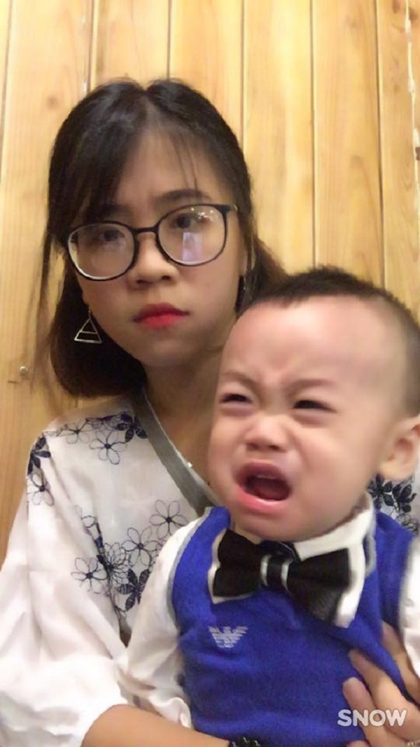 Bố mẹ đẻ thưa, chị dắt em ra đường mà như 'mẹ' dắt 'con' bo me de thua chi dat em ra duong ma nhu me dat con