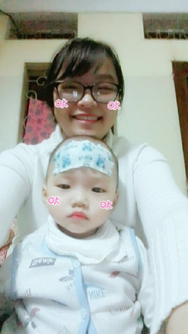 Bố mẹ đẻ thưa, chị dắt em ra đường mà như 'mẹ' dắt 'con' bo me de thua chi dat em ra duong ma nhu me dat con