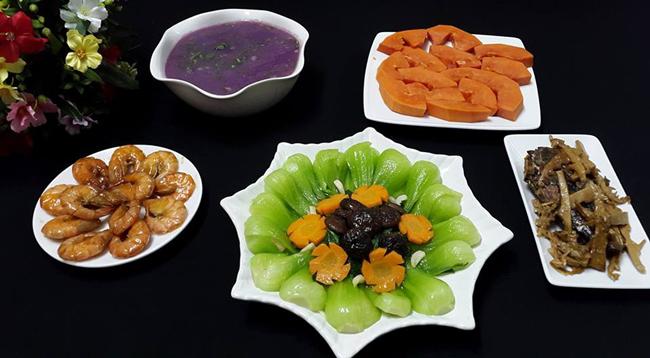 ba noi tro 2 con chia se nhung mam com tuyet ngon ai cung phai them thuong