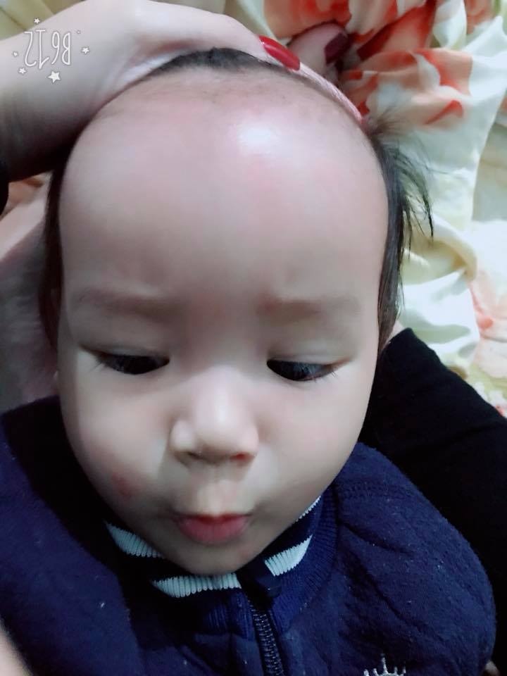 hoi nhung em be tran san bay rua mat thi lau goi dau thi nhanh