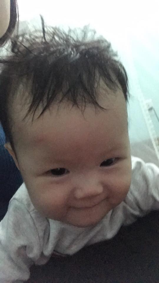hoi nhung em be tran san bay rua mat thi lau goi dau thi nhanh