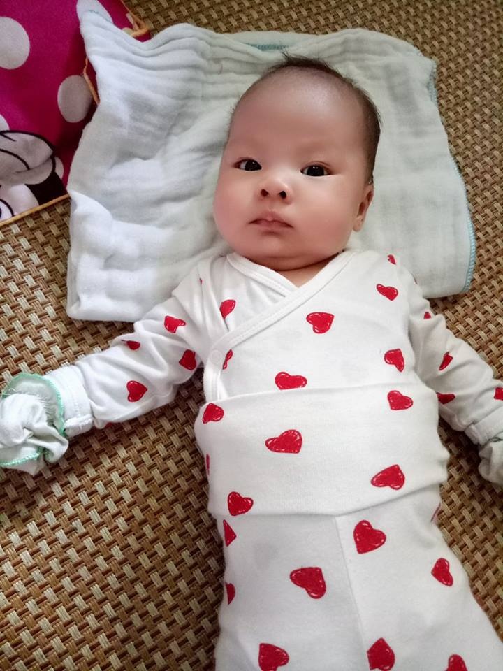 hoi nhung em be tran san bay rua mat thi lau goi dau thi nhanh