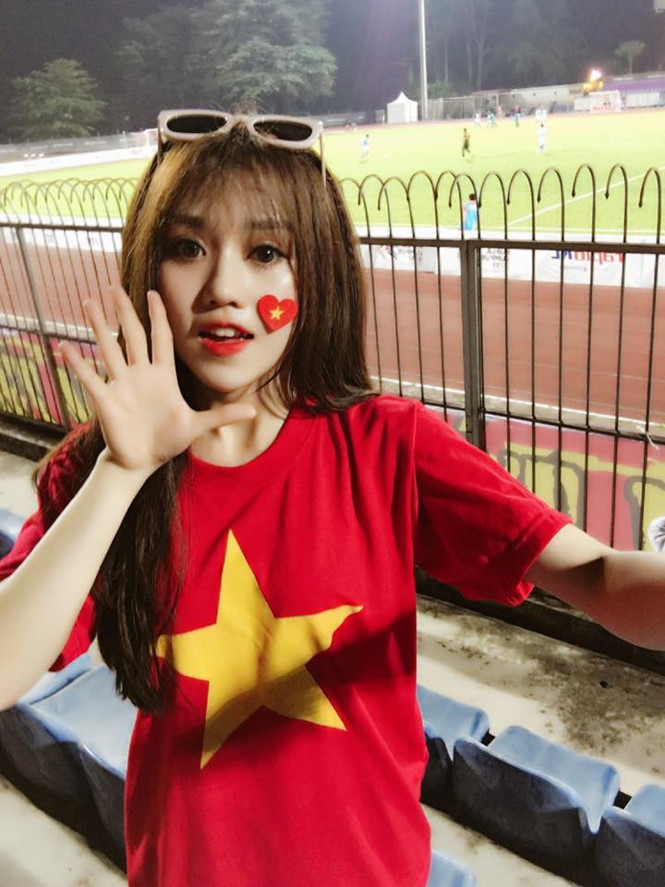 nhung co nang xinh dep me bong da