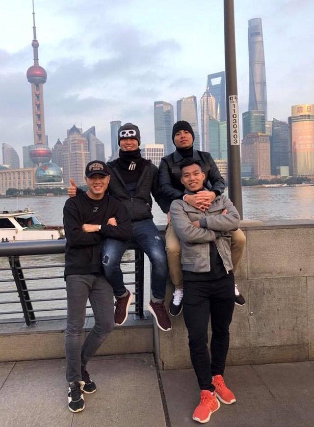 trao luu che anh bat chuoc dang an mung cua van thanh u23 viet nam
