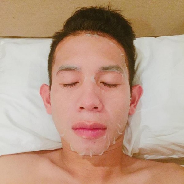 chua kip dap xuong san bay hong duy da dang bai ban my pham online khien fan thich thu