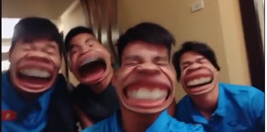 clip cong phuong hon doi van thanh o san bay gay bao mang