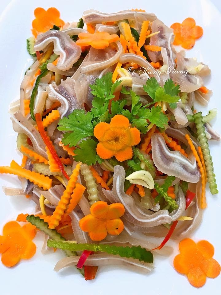 tai heo ngam chua ngot mon an chong ngan ngay tet