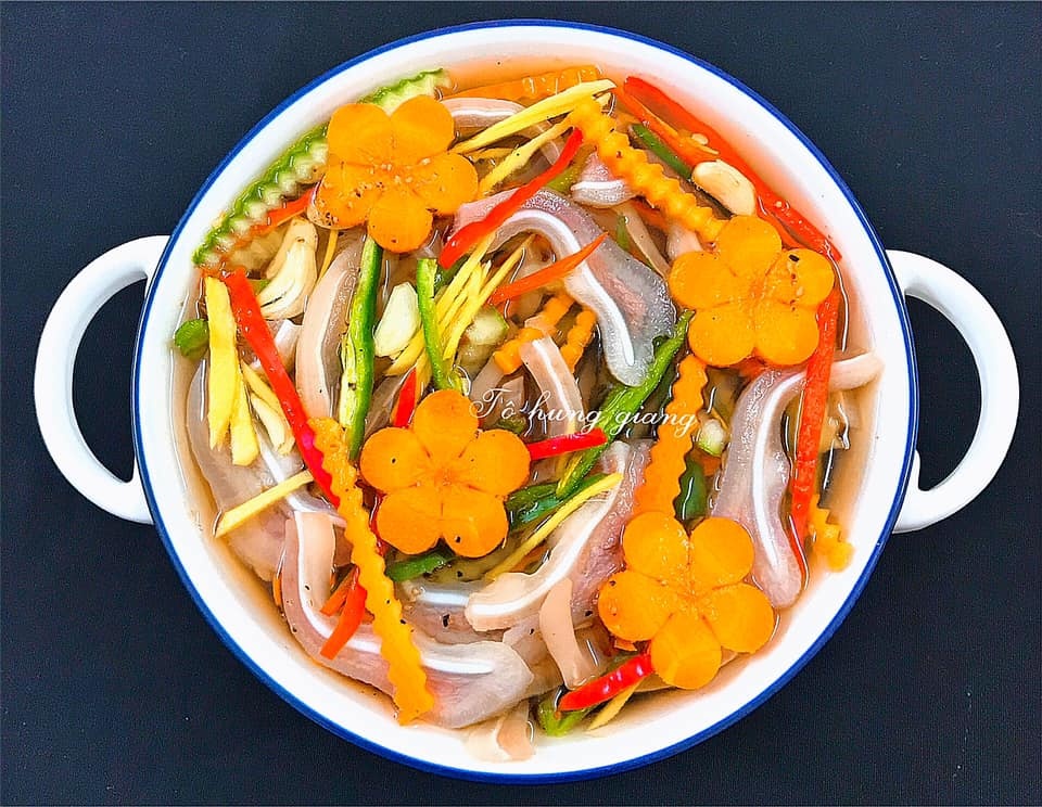 tai heo ngam chua ngot mon an chong ngan ngay tet