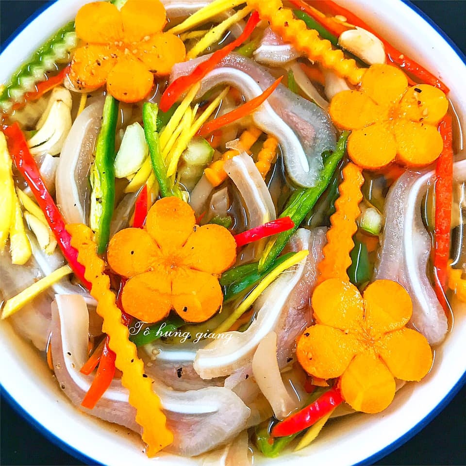 tai heo ngam chua ngot mon an chong ngan ngay tet