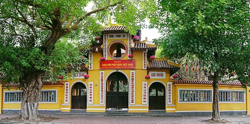 nhung ngoi chua linh thieng o ha noi de cau an dip dau nam moi 2019