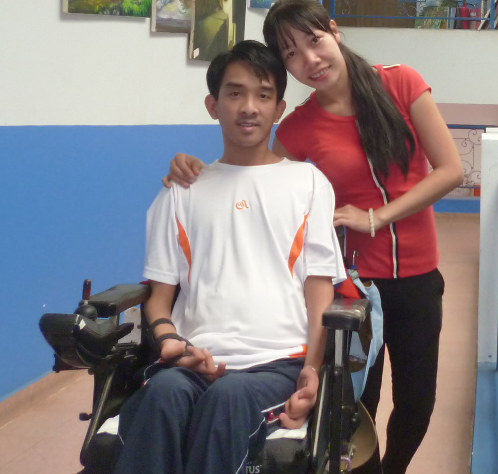 co dau ben tre hanh phuc day xe lan cho chong trong ngay cuoi