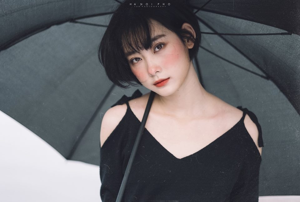 danh tinh co gai bong dung duoc dan mang rao riet tim thong tin sau bo anh dep xuat than