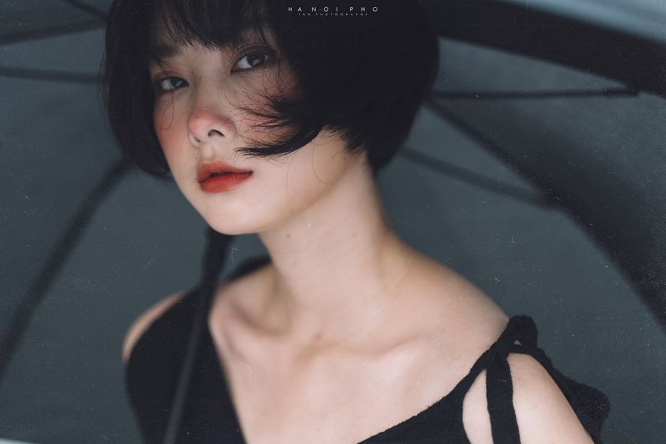 danh tinh co gai bong dung duoc dan mang rao riet tim thong tin sau bo anh dep xuat than