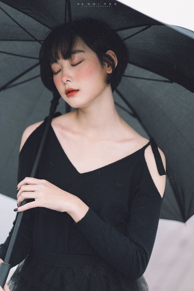 danh tinh co gai bong dung duoc dan mang rao riet tim thong tin sau bo anh dep xuat than