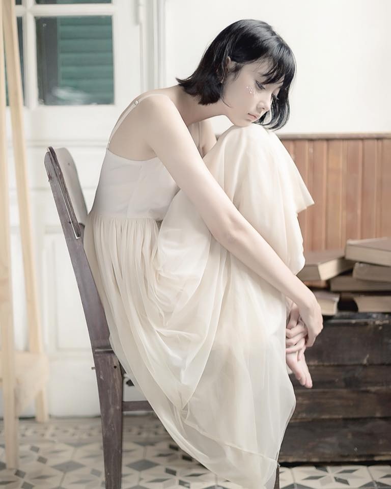 danh tinh co gai bong dung duoc dan mang rao riet tim thong tin sau bo anh dep xuat than