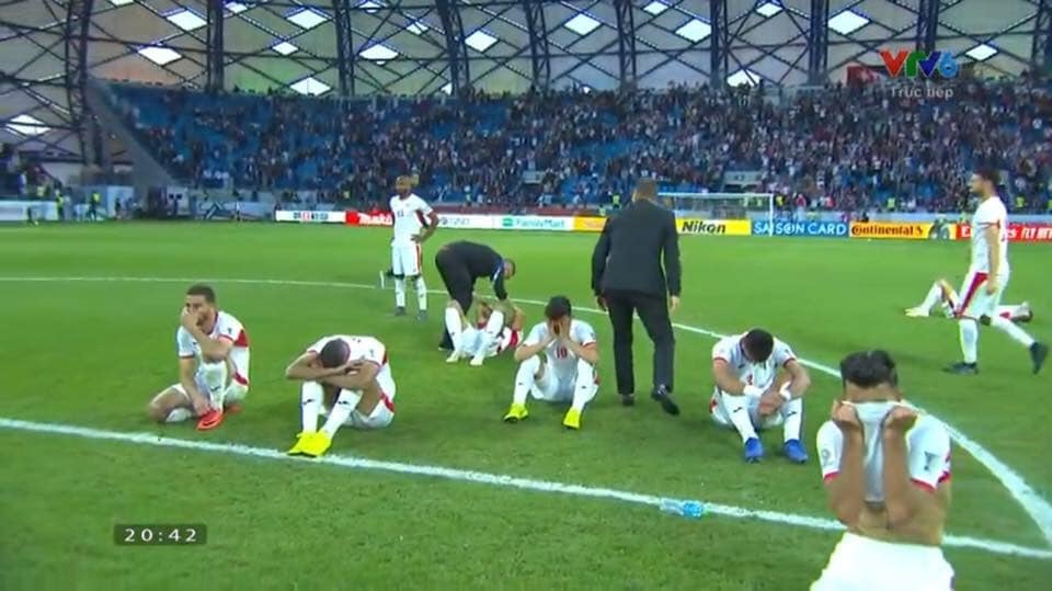 Việt Nam vào tứ kết Asian Cup và đây là khoảnh khắc tuyệt vời khiến hàng triệu con tim vỡ òa viet nam vao tu ket asian cup va day la khoanh khac tuyet voi khien hang trieu con tim vo oa
