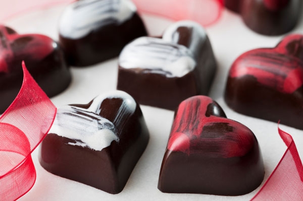 vi sao ngay valentine thuong tang hoa hong va socola