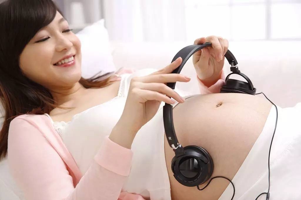 khong phai am nhac giong noi cua me moi giup thai nhi thong minh