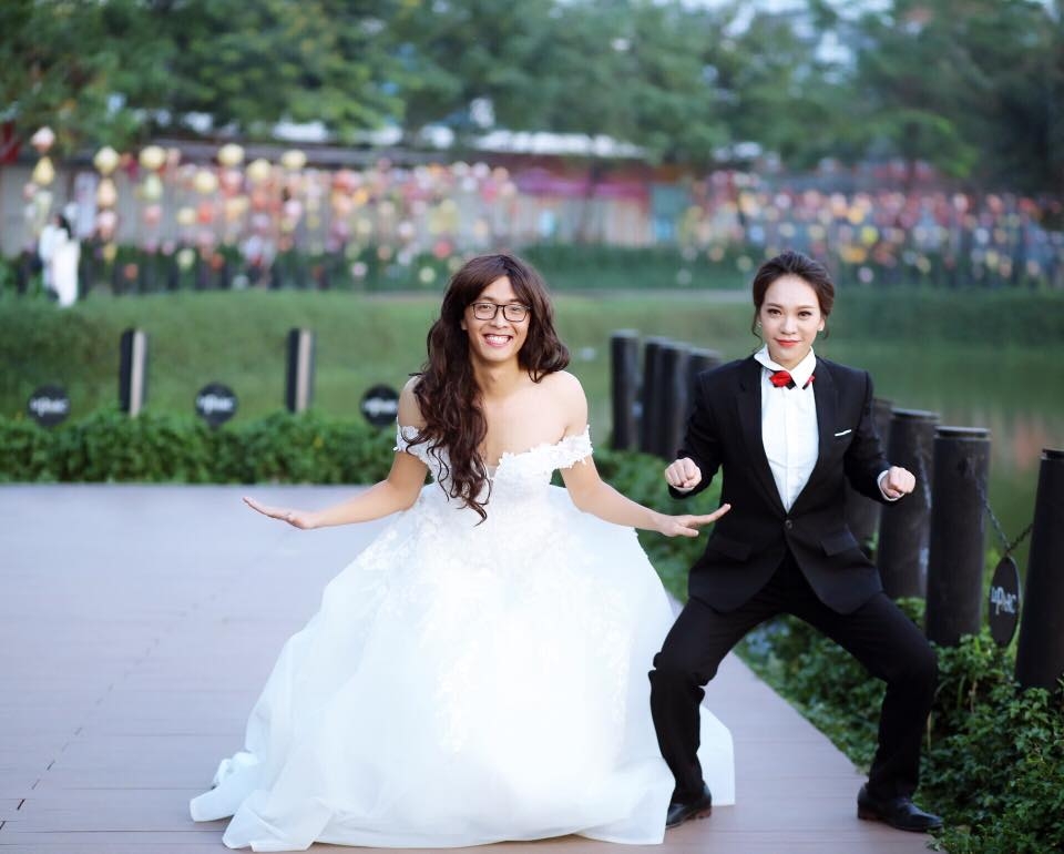 Bộ ảnh cưới chú rể 'hot girl' - cô dâu 'boy ngầu' gây sốt cư dân mạng bo anh cuoi chu re hot girl co dau boy ngau gay sot cu dan mang