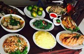 Mâm cỗ cúng ông Táo 6 triệu, chị em công sở đổ xô đi đặt