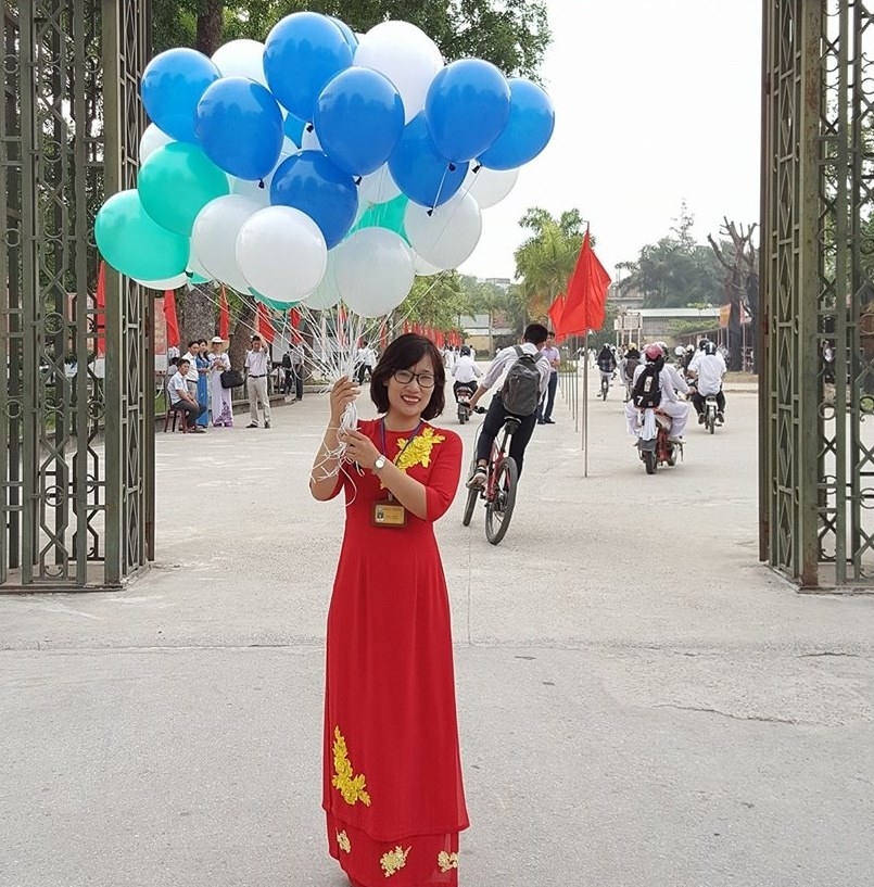 vuon rau qua sach xanh tuoi mot mau tren san thuong 60m2 cua co giao xu thanh
