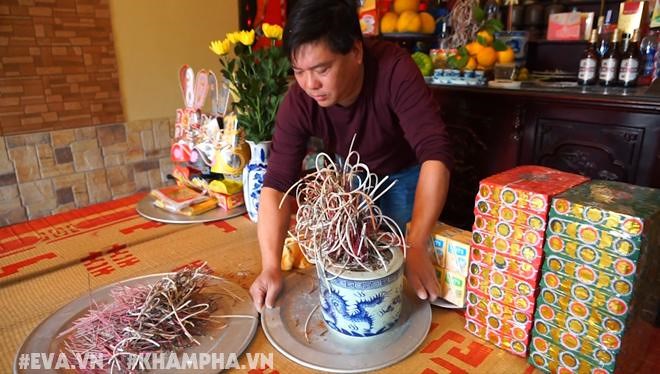 Theo chân một gia đình làm lễ cúng ông Công ông Táo đơn giản mà đầm ấm theo chan mot gia dinh lam le cung ong cong ong tao don gian ma dam am