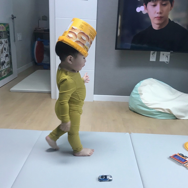 Chân dung em bé 'ngực tấn công, mông phòng thủ' khiến cộng đồng mạng dậy sóng chan dung em be nguc tan cong mong phong thu khien cong dong mang day song