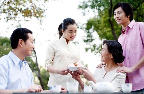 soc khi nam dau ve lam dau me chong tuyen bo tet moi cap vo chong dua me 20 trieu
