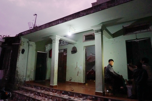 cap vo chong 29 tuoi sinh son son 8 dua con gia dinh toi chua bao gio mua canh dao cay quat don tet