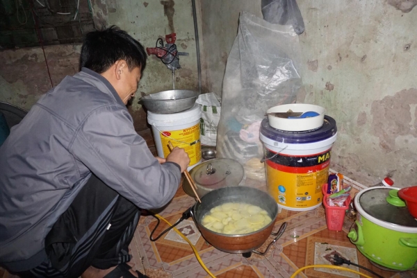 cap vo chong 29 tuoi sinh son son 8 dua con gia dinh toi chua bao gio mua canh dao cay quat don tet