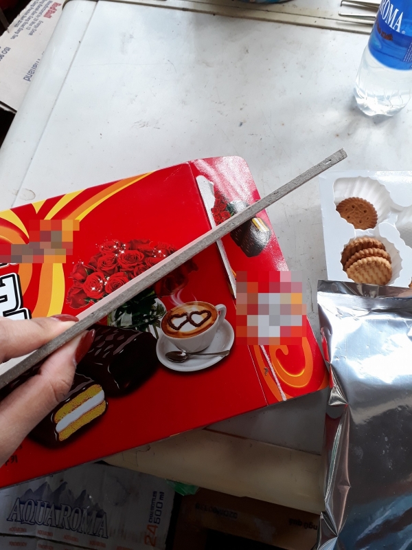 Nếu được hỏi điều gì là giả dối nhất trên đời, tôi sẽ không ngần ngại trả lời đó là hộp bánh kẹo Tết! neu duoc hoi dieu gi la gia doi nhat tren doi toi se khong ngan ngai tra loi do la hop banh keo tet