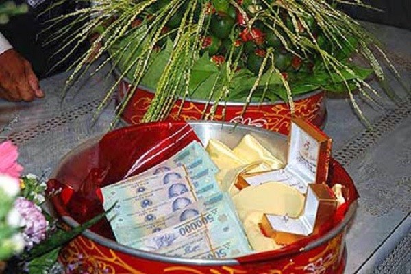 tranh cai chuyen nha gai thach cuoi nha trai 100 trieu dong
