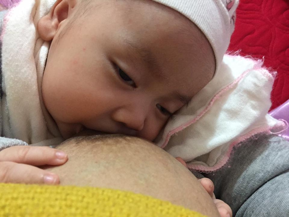 Loạt ảnh những em bé ‘phê sữa’ – nhìn xong cũng muốn ‘phê’ theo loat anh nhung em be phe sua nhin xong cung muon phe theo