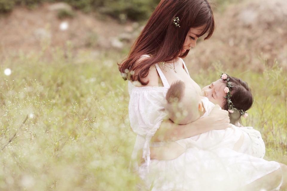 an uong binh thuong me nuoi bu song song van du sua dem cho