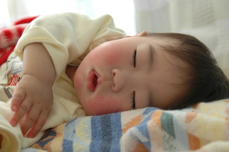 bac si nhi khoa giai dap tu a z nhung thac mac cua bo me ve giac ngu cua tre