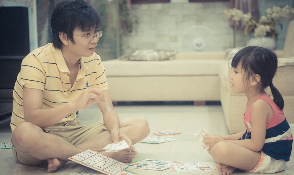 nhung tac hai khung khiep khi cho con dung thiet bi dien tu