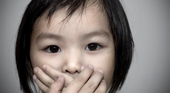 dung chan chu nua bo me phai doc ngay de con khong bi xam hai tinh duc