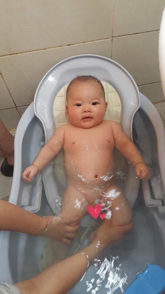 Phì cười với những em bé 'núc na núc ních' chẳng thể giảm cân chỉ vì bú mỗi sữa mẹ phi cuoi voi nhung em be nuc na nuc nich chang the giam can chi vi bu moi sua me