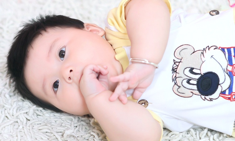 bao tay bao chan mu doi dau 3 thu vua vo dung vua gay hai cho tre