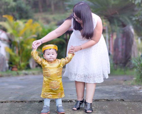 co giao quang ngai danh cuoc tinh mang de sinh con ho chi gai