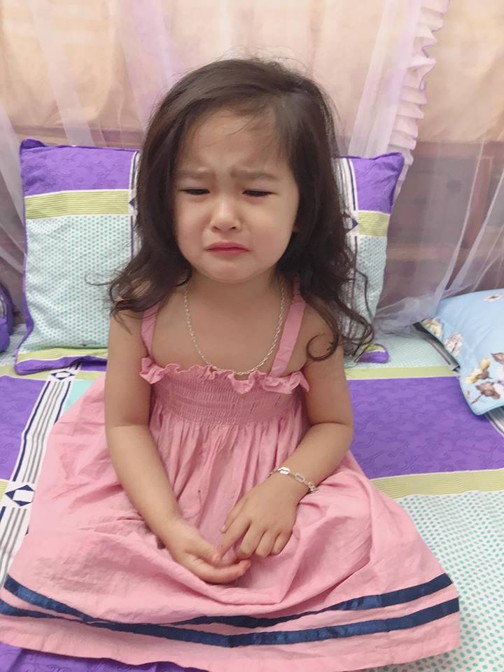 be gai dang yeu 4 tuoi van bu me