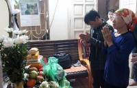 be gai 8 thang tuoi bi thanh sat dam thung so