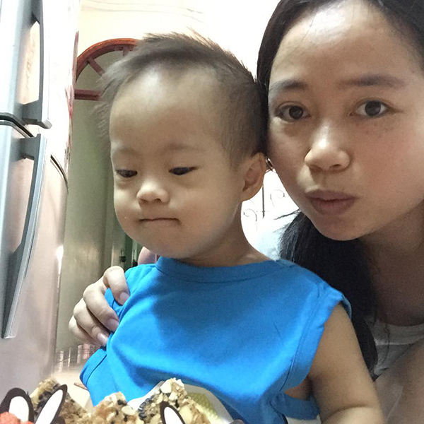 me don than nuoi con mac hoi chung down tung nghi om con cung chet