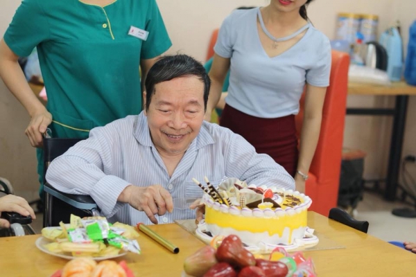 dang anh cac cu gia choi vui ve co gai tre mong moi nguoi co cai nhin khac ve vien duong lao