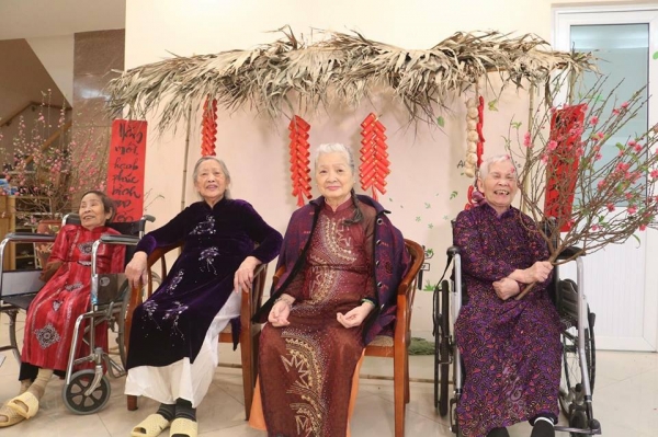 dang anh cac cu gia choi vui ve co gai tre mong moi nguoi co cai nhin khac ve vien duong lao