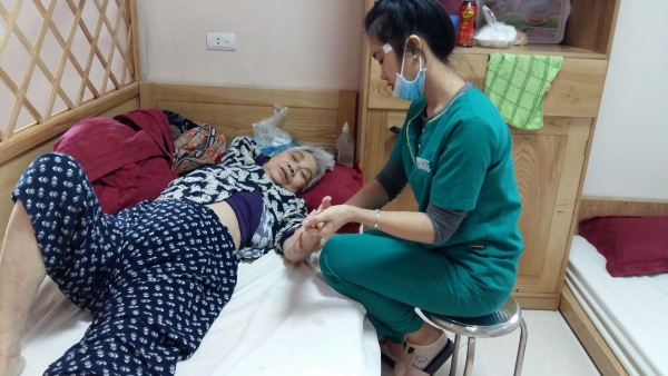dang anh cac cu gia choi vui ve co gai tre mong moi nguoi co cai nhin khac ve vien duong lao
