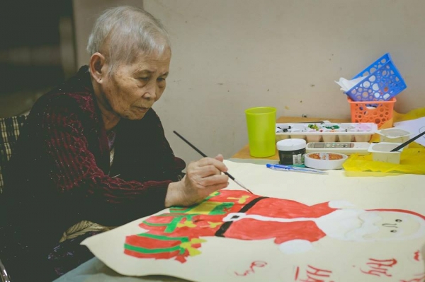 dang anh cac cu gia choi vui ve co gai tre mong moi nguoi co cai nhin khac ve vien duong lao